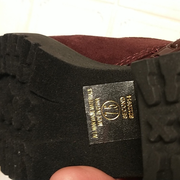 Maroon boots - Picture 4 of 4